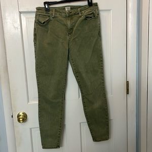 Women’s 32 (14) short olive green denim‎ skinny jeans. In excellent condition.